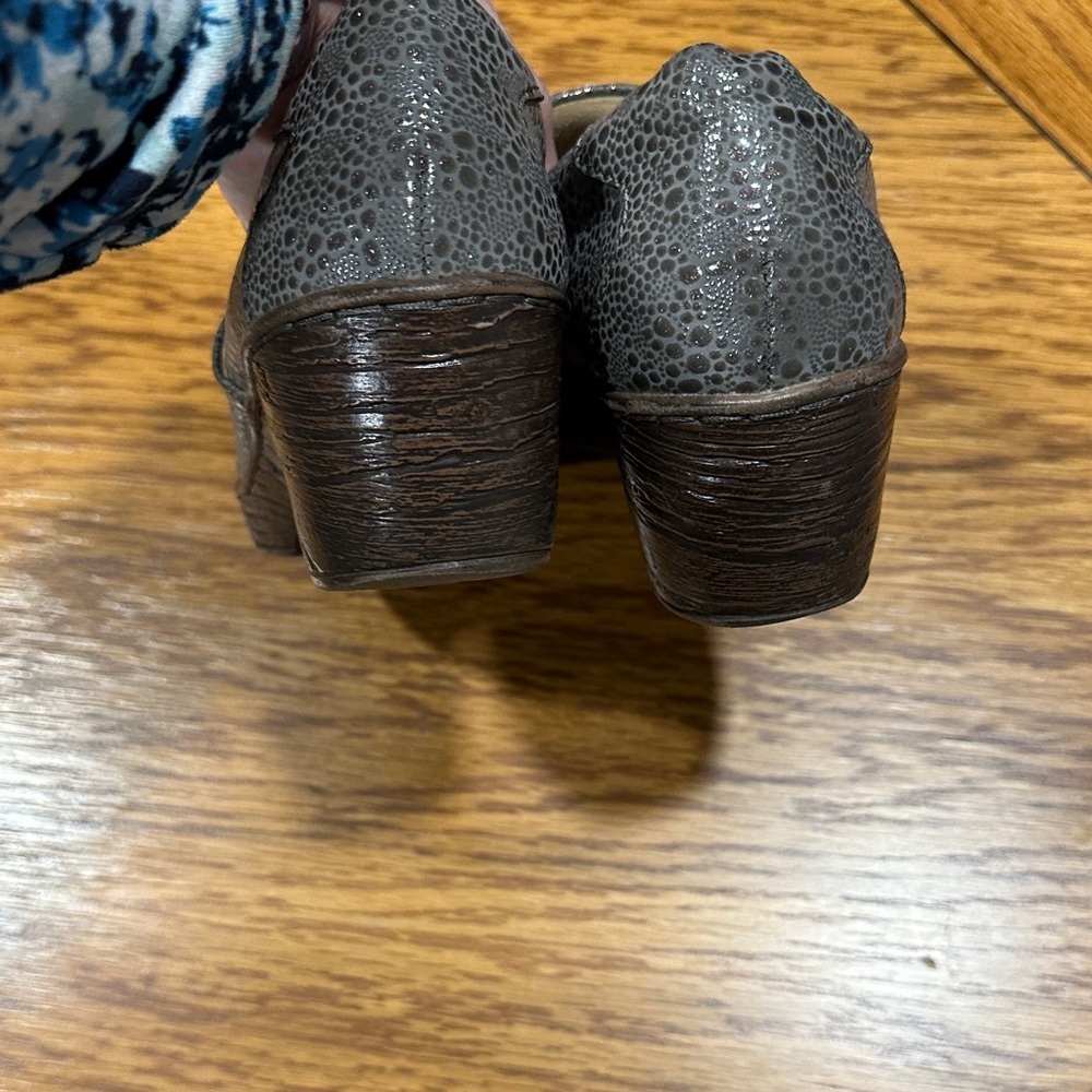*BOC* Gray Textured Clogs Size 9.5 - Picture 7 of 10